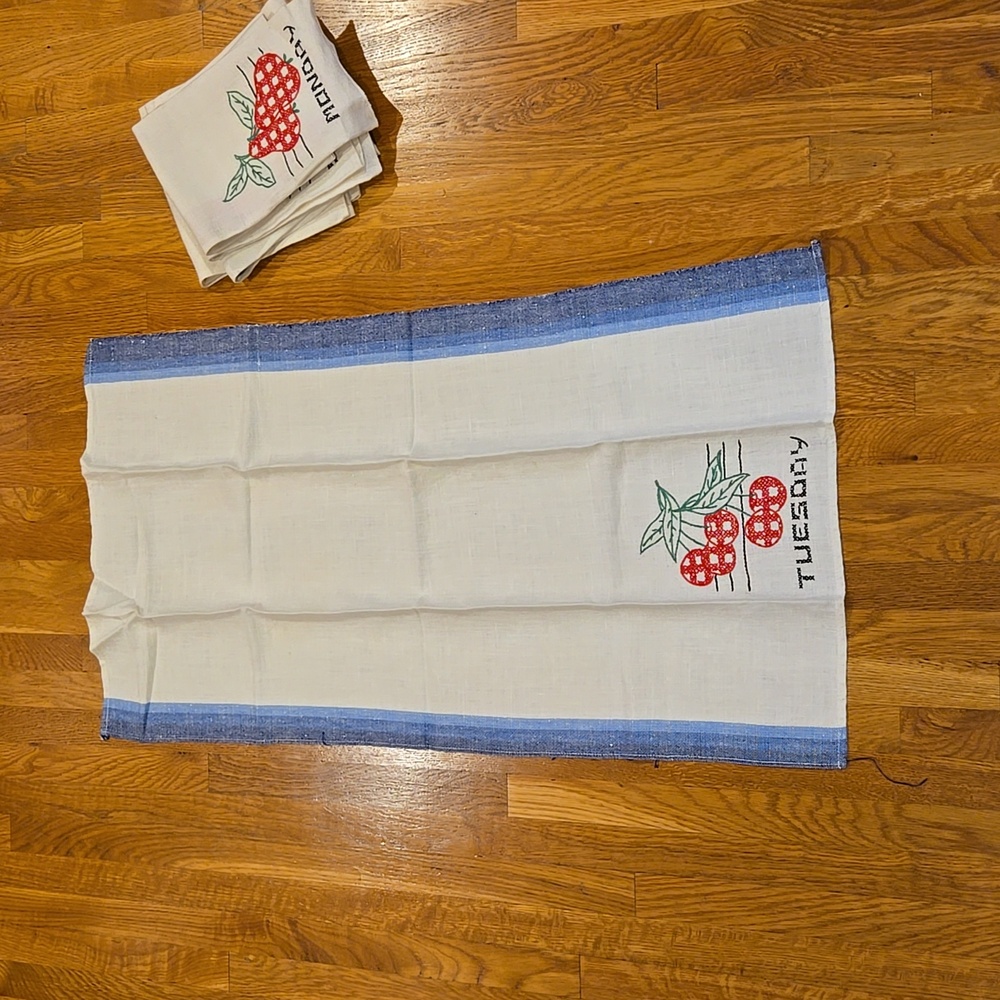 Vintage Tea Towels With Days of The Week - Picture 6 of 9